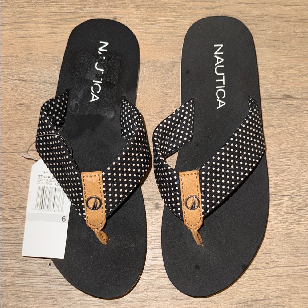 Size 6 Nautica Flip Flop.